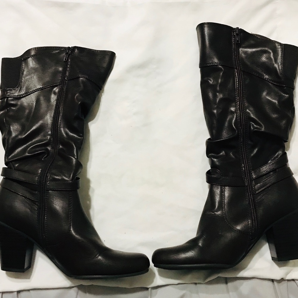 Boots - Picture 3 of 4